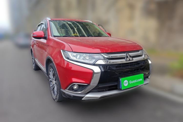 Used Mitsubishi Outlander 2018 2.0L Two-Wheel Drive Glory Edition 5 Seats Front Right 45 Deg
