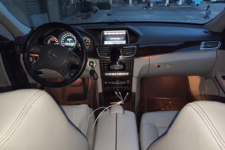Used Mercedes-Benz E-Class 2014 E 260 L Center Console
