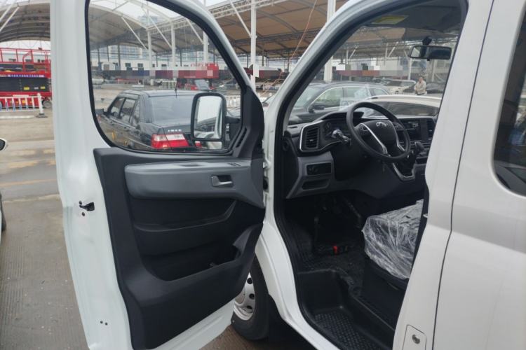 Used SAIC MAXUS Xintu V80 2024 Aotong Value Edition 6AMT Short Wheelbase Ultra-Low Roof 127 Ps 5/6 Seats
