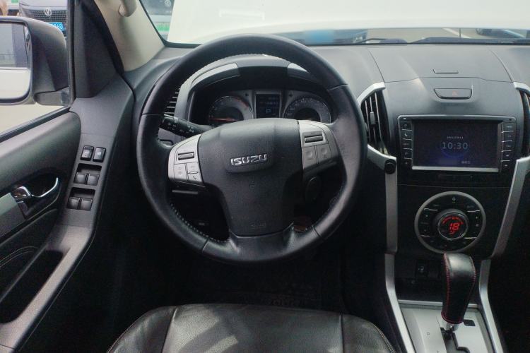 Used Isuzu mu-X 2015 2.5T Two-Wheel Drive Automatic Luxury Edition 7 Seats Steering Wheel