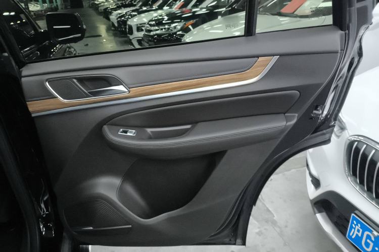 Used Roewe RX8 2019 30T Smart Connectivity Two-Wheel Drive Supreme Flagship Edition