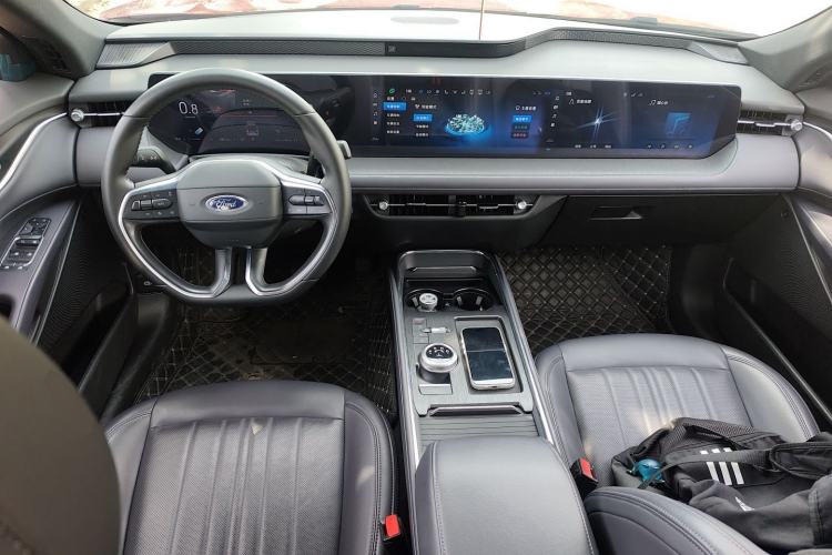 Used Ford Mondeo 2023 EcoBoost 245 Ultimate Model Center Console