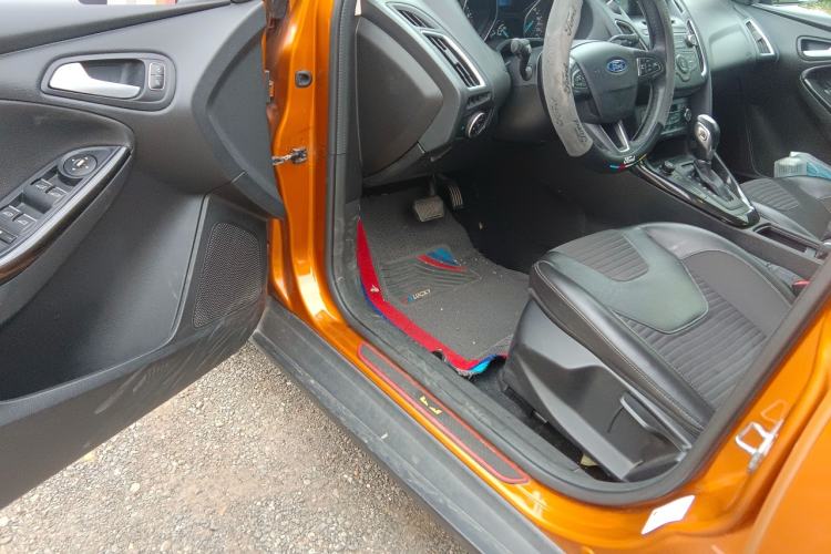 Used Ford Focus 2015 Hatchback 1.6L Automatic Fashion Edition