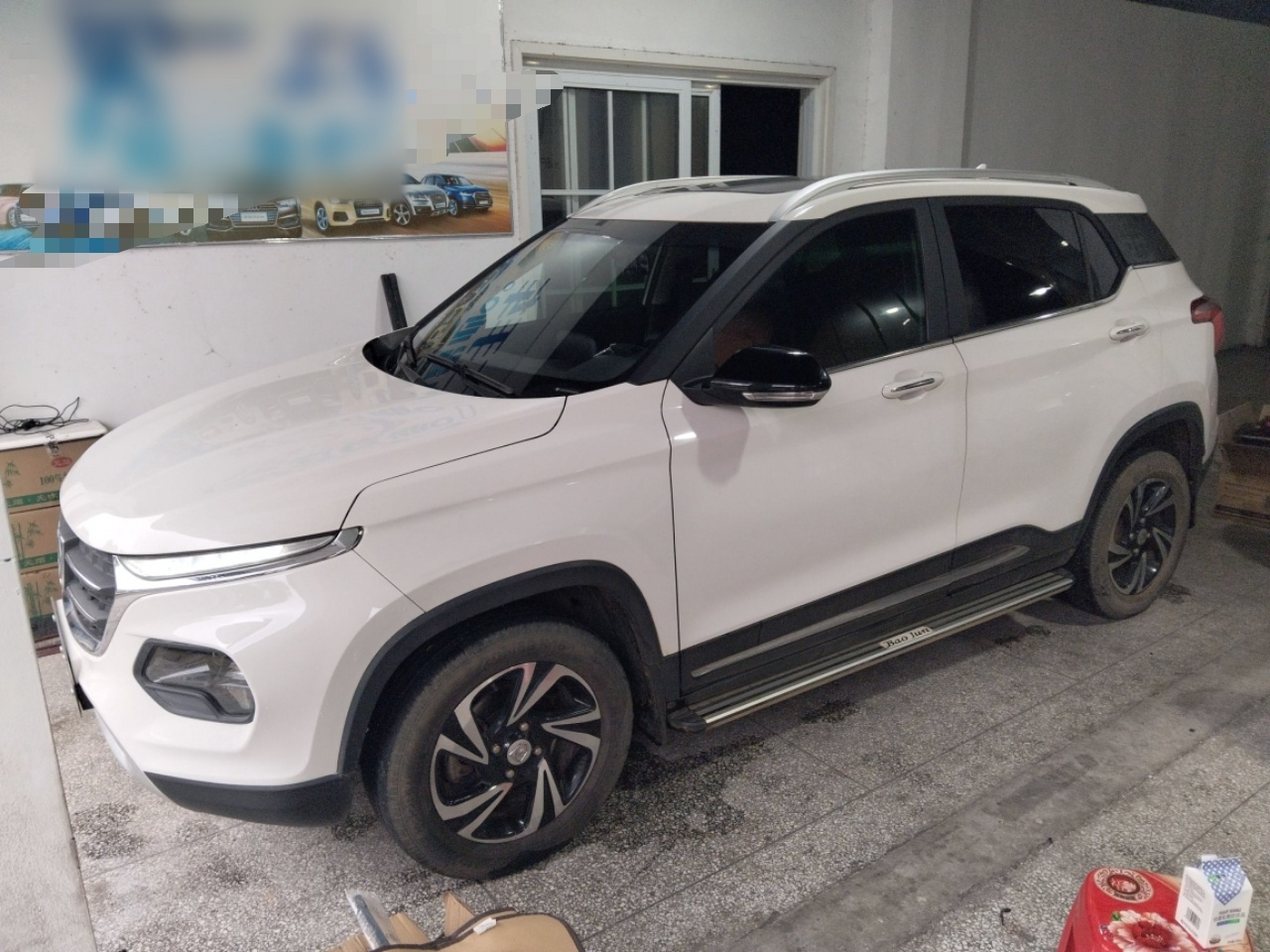 Под передней частью автомобиля