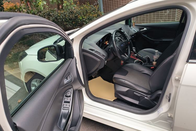 Used Ford Focus 2012 Hatchback 2.0L Automatic Luxury Sport Model