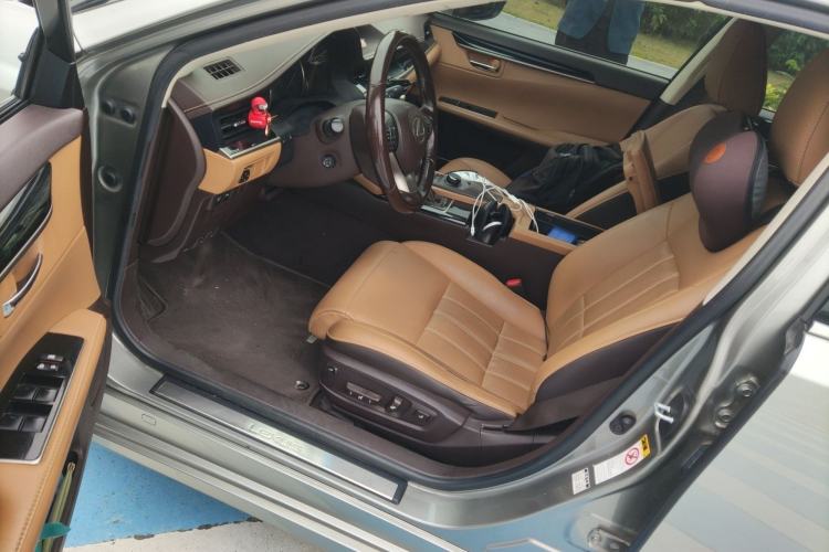 Used Lexus ES 2015 300h Comfort Edition