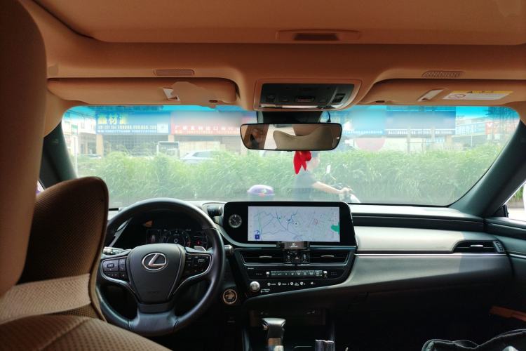 Used Lexus ES 2022 200 Excellence Edition Center Console