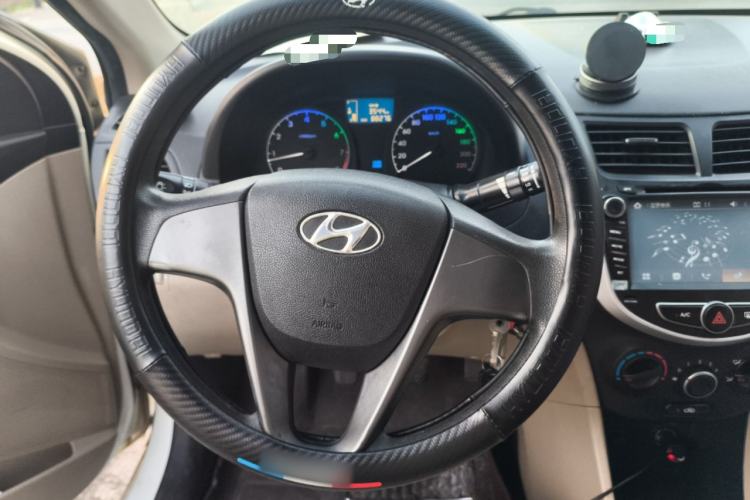 Used Hyundai Verna (older generation) 2014 1.4L Manual Smart GLS Trim