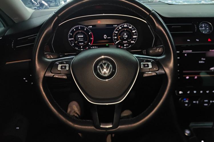Used Volkswagen Magotan 2019 330TSI DSG Luxury Model China V Standard Steering Wheel