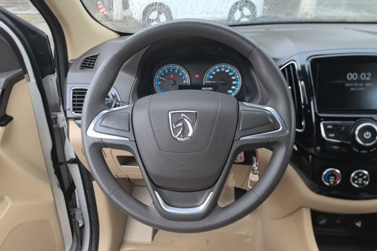 Used Baojun 730 2014 1.5L manual Comfort ESP version 7 seats

