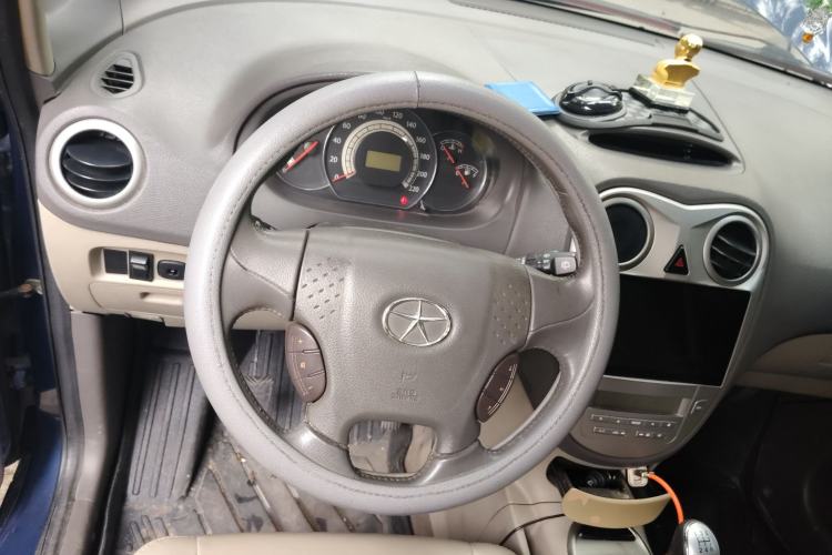 Used JAC Group Refine M2 2011 1.8L MT Luxury 7-Seater