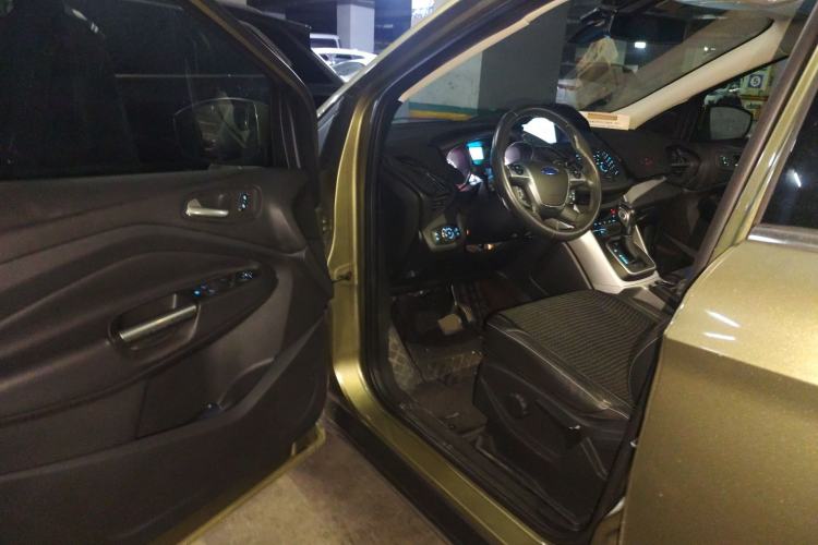 Used Ford Kuga 2013 1.6L GTDi Two-Wheel-Drive Trend Model Driver Seat