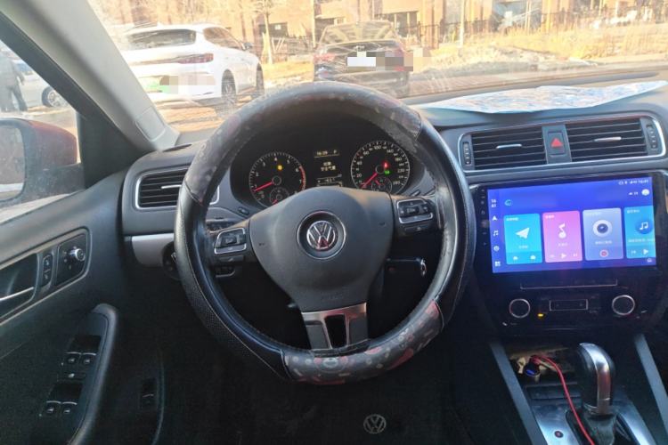 Used Volkswagen Sagitar 2012 1.4TSI Automatic Luxury Edition Steering Wheel