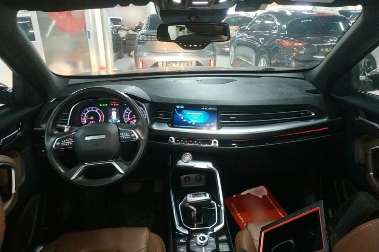 Used Haval H6 2017 Red Label 2.0T Automatic Two-Wheel Drive ZhiShang Model Center Console
