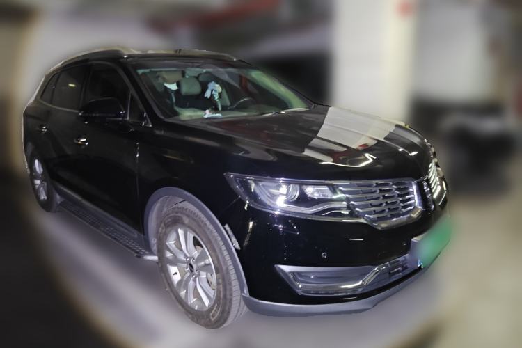 Used Lincoln MKX 2017 2.0T Two-Wheel Drive Deluxe Edition Front Right 45 Deg