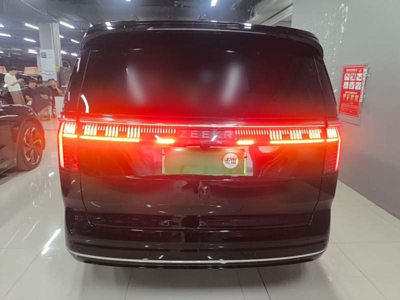 Used Zeekr 009 2022 WE Edition — 5