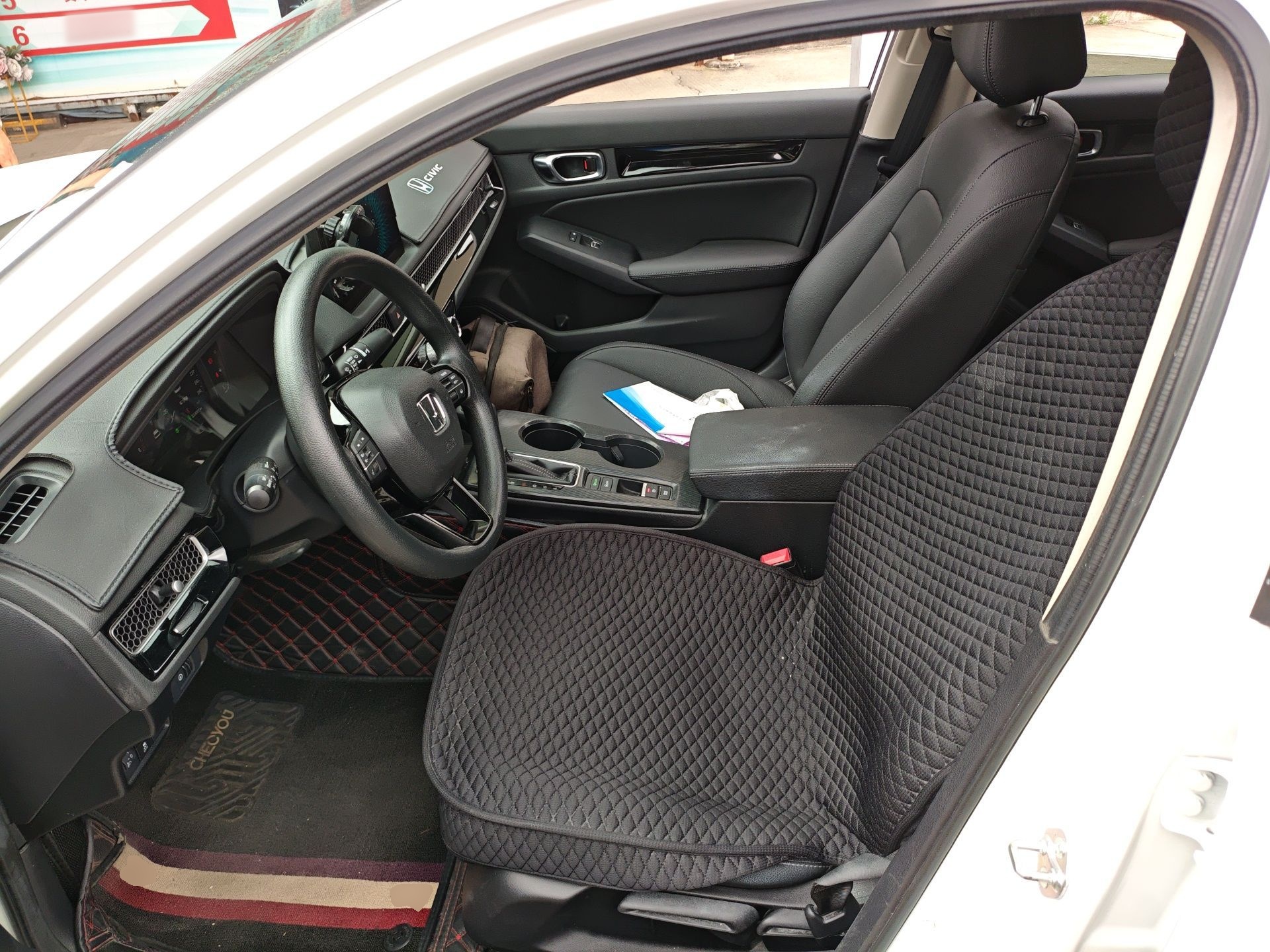 Переднее сиденье в автомобиле