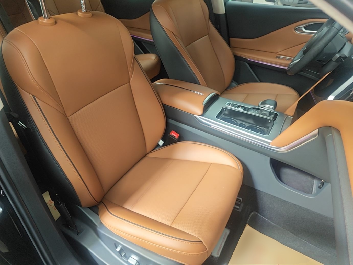 Hongqi HS7 PHEV 2025 Model 2.0T PHEV Four-Wheel Drive 2 Million Units Commemorative Edition 6-Seater — снимка 19