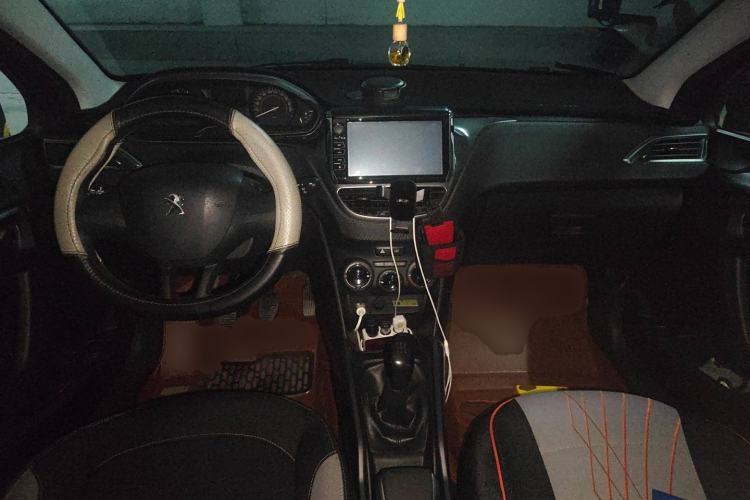 Used Peugeot 2008 2014 1.6L Manual Trend Edition Center Console