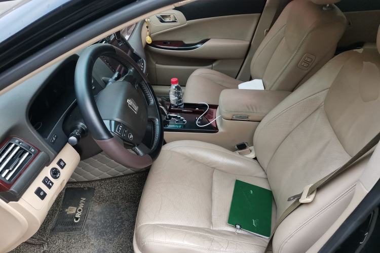 Used Toyota Crown 2011 2.5L Royal Special Edition with Leather and Sunroof