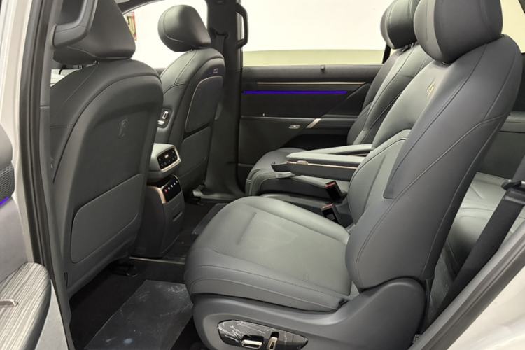 Used Dongfeng eπ eπ008 2025 210 Ultra Range-Extended Version 6 Seats Interior 2