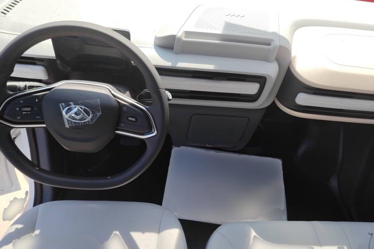 Used SAIC MAXUS Dana V1 2025 V1 Short Wheelbase Low-Roof Multi-Function Version (42 kWh)