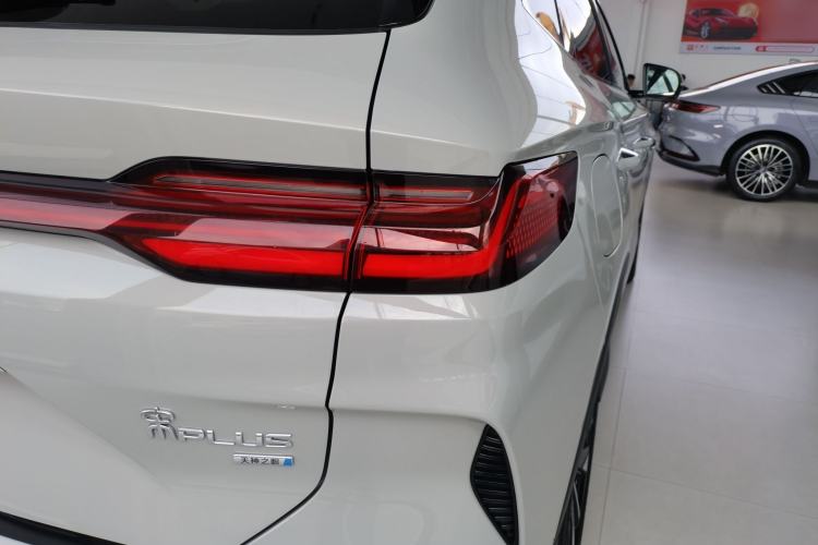 Used BYD Song PLUS New Energy 2025 DM-i Smart Drive 112KM Prestige Model Right Rear Taillight