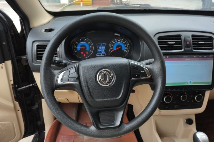 Used Dongfeng Fengon 370 2016 1.5L Manual Standard Edition SFG15-02 7 Seats
