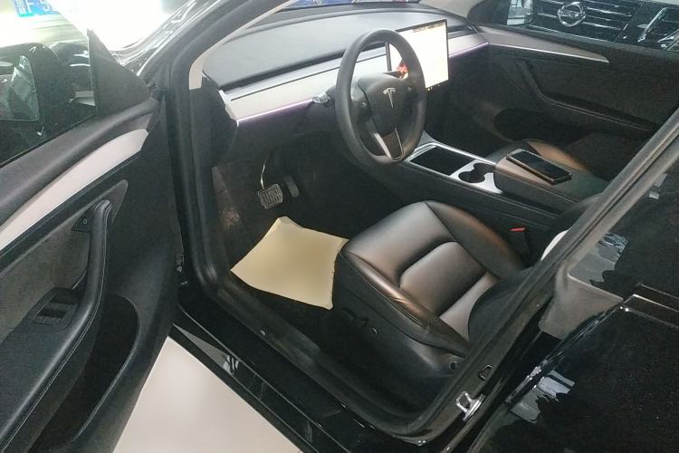 Used Tesla Model Y 2023 Long-Range All-Wheel-Drive Version Driver Seat