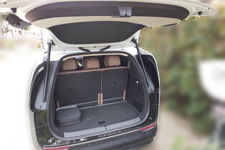 Used Li Auto MEGA 2025 Home Family Special Edition Trunk