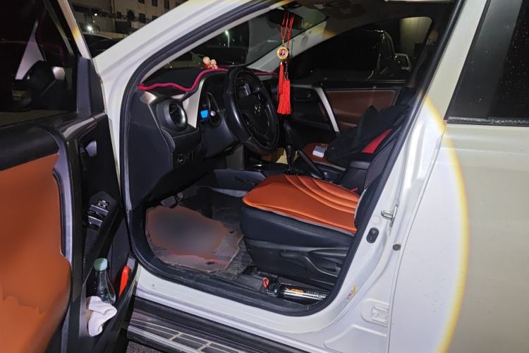 Used Toyota RAV4 2015 2.0L CVT Two-Wheel Drive Fashion Edition
