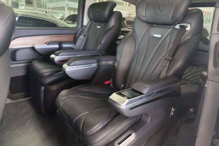 Used Mercedes-Benz V-Class 2024 V 300 Pilot Edition