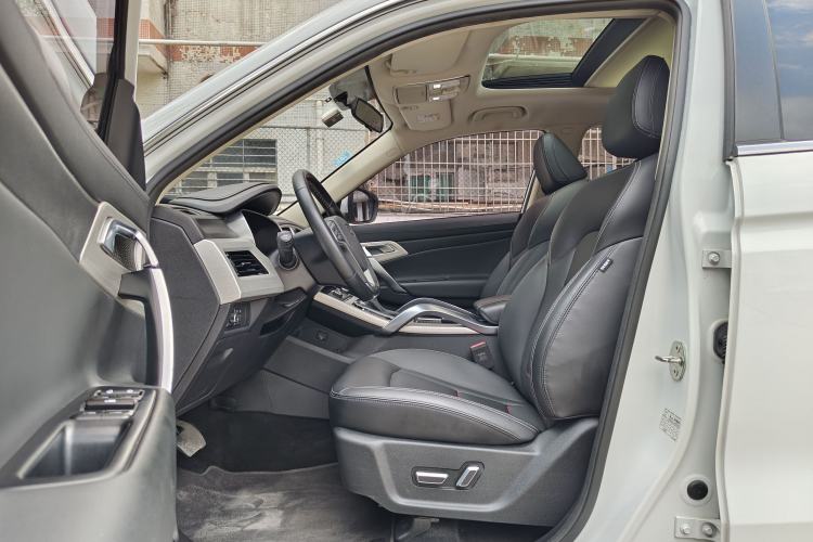 Used Geely Auto Emgrand X7 Sport 2018 1.8TD Automatic Two-Wheel Drive Smart Connect 4G Internet Edition Left Front Seat