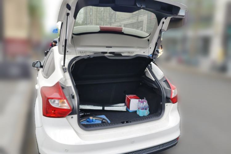 Used Ford Focus 2012 Hatchback 1.6L Automatic Fashion Edition Trunk