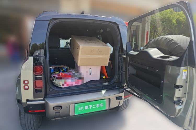 Used Land Rover Defender 2022 110 P400 X-DYNAMIC HSE Trunk