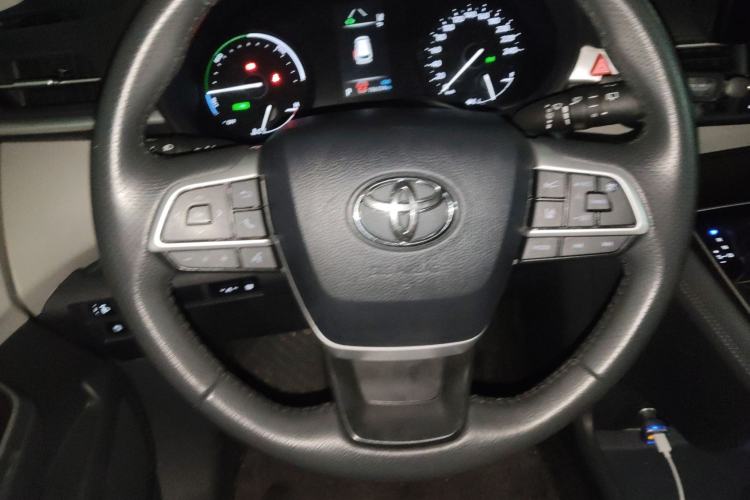 Used Toyota SIENNA 2023 2.5L Hybrid Luxury Edition Steering Wheel