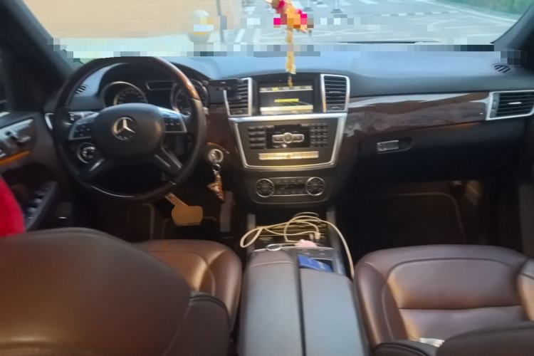 Used Mercedes-Benz M-Class 2012 ML 350 Luxury Edition Center Console