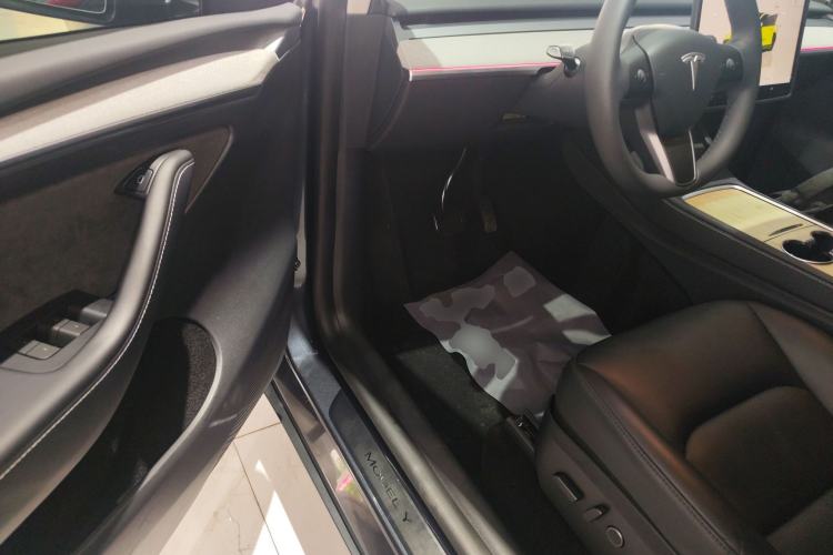 Used Tesla Model Y 2024 Long-Range All-Wheel-Drive Version Driver Seat