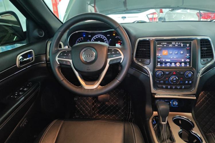 Used Jeep Grand Cherokee 2016 3.0L Comfort Navigation Edition Steering Wheel