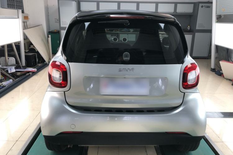 Used smart fortwo 2015 1.0L 52 kW hardtop Dynamic version
