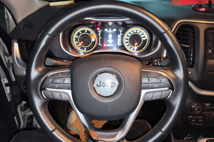 Used Jeep Cherokee 2016 2.4L Professional Edition Steering Wheel