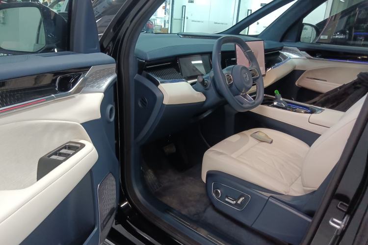 Used Zeekr 009 2024 Six-Seat Executive Version 4WD 108 kWh Driver Seat