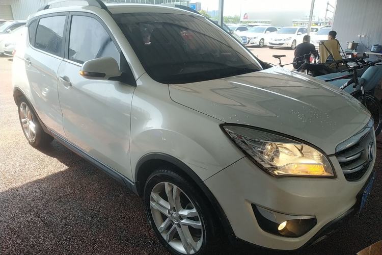 Used CHANGAN CS35 2016 1.6L Automatic Luxury Model China IV Standard Exterior 1