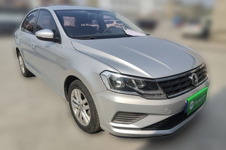 Used Volkswagen Jetta 2019 Dream Edition 1.4L Manual Fashion Version Front Right 45 Deg