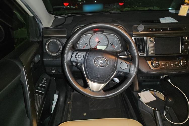 Used Toyota RAV4 2015 2.0L CVT Two-Wheel Drive Fashion Edition