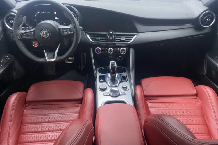 Used Alfa Romeo Giulia 2023 2.0T 280HP Track Edition
