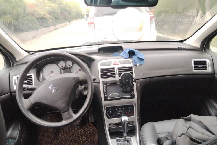 Used Peugeot 307 2009 Hatchback 1.6L Automatic Elite Edition Center Console