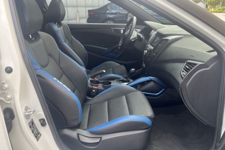 Used Hyundai Veloster 2015 1.6T Automatic Luxury Edition Interior 2