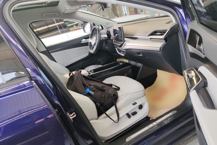 Used Volkswagen ID.6 X 2021 Pro Smart Long-Range Edition Right Front Seat