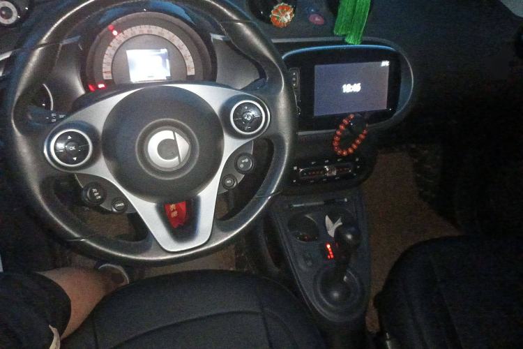 Used smart fortwo 2017 1.0L 52kW New Sound Special Edition China V Emission Standard
